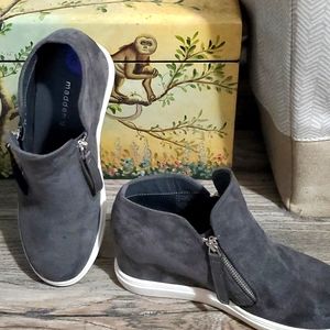 Madden Girl Women’s Penn Sneaker..